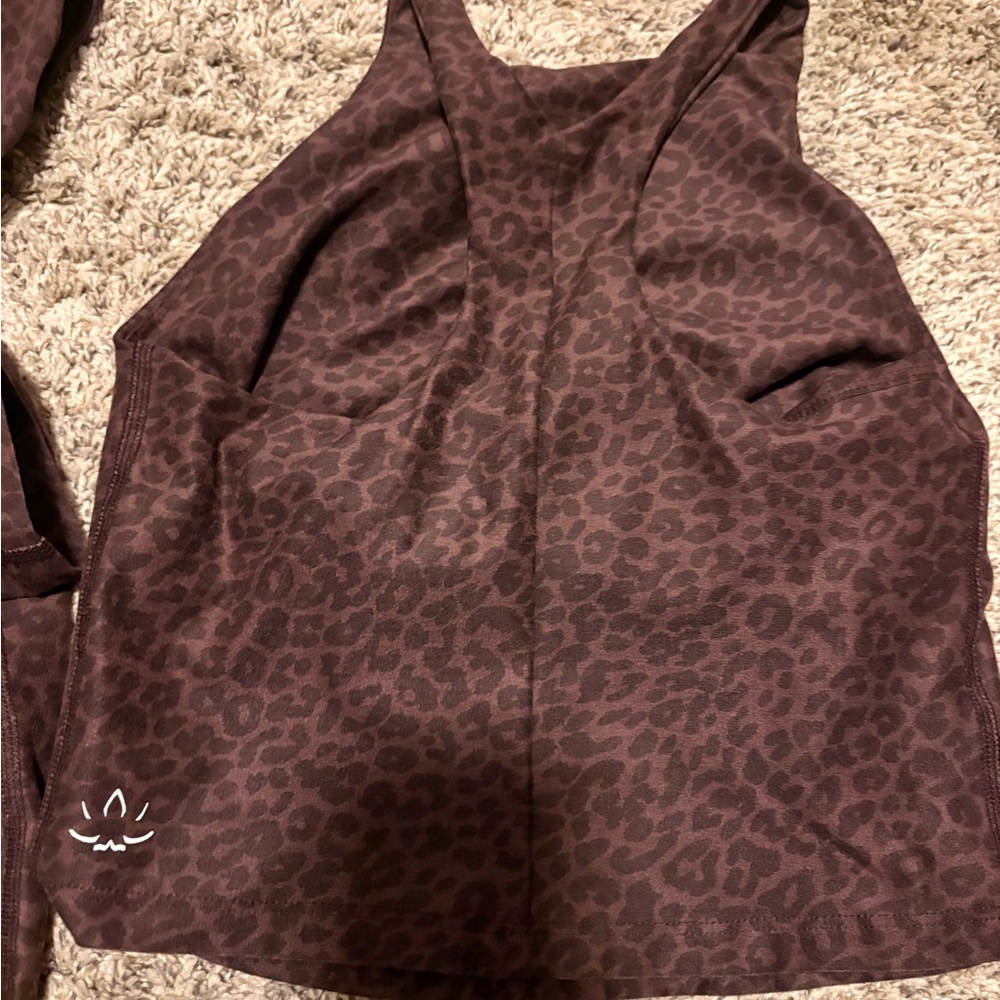 Beyond Yoga Leopard Print Set - Picture 3 of 3